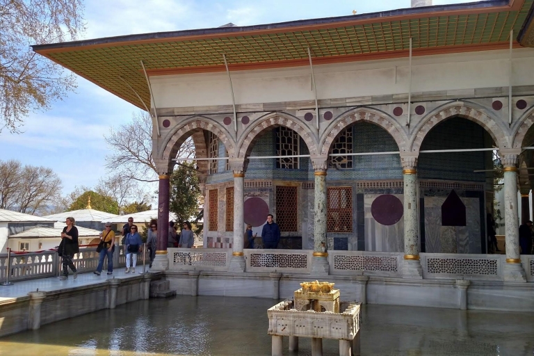 Estambul: tour en grupo pequeño de Topkapi y Hagia SophiaTour privado en alemán con visita al harén