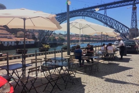 Oporto: tour gastronómico a pie con degustacionesTour a pie con un guía en francés