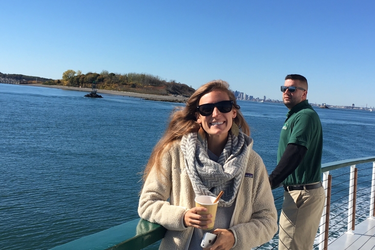 Crucero con brunch de fin de semana con follaje otoñal en el puerto de Boston