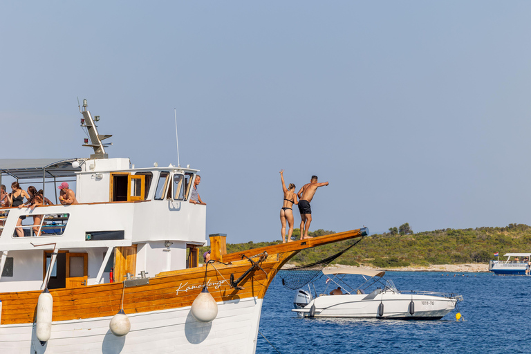 Trogir: 3 Islands, Blue Lagoon & Sandy Beach with Lunch Okrug Gornji: Blue Lagoon – 3 Island Tour with Lunch