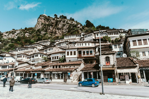 Excursion d'une journée à Berat et au lac Belsh depuis TiranaExcursion d'une journée à Berta et Belsh comme à Tirana