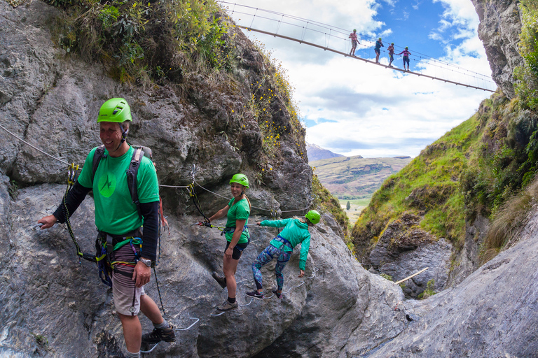 Wanaka: 2-godzinna wspinaczka linowa nad wodospadem dla początkującychWanaka: 2-godzinna wspinaczka linowa po wodospadzie dla początkujących