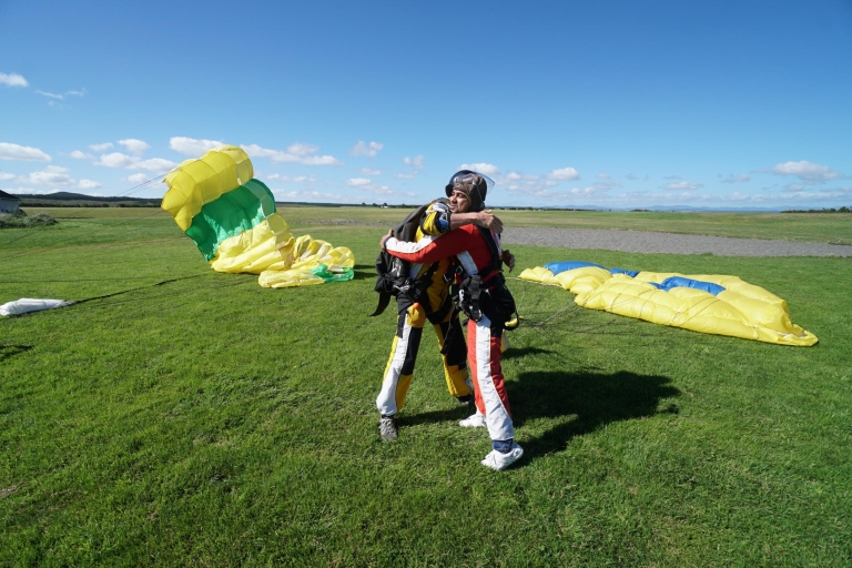 Tandem Skydive-ervaring in TaupoTaupo: 15.000 voet tandem-skydive-ervaring