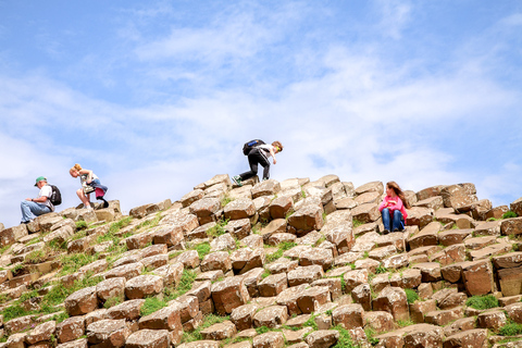 Da Dublino: Giant&#039;s Causeway, Dark Hedges e Titanic TourDa Dublino: Giant&#039;s Causeway, Dark Hedges e Tour del Titanic