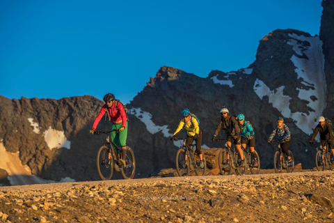 Sierra Nevada E-Bike Tour Ośrodek narciarski Mała grupaSierra Nevada Ebike Tour Ośrodek narciarski Mała grupa.