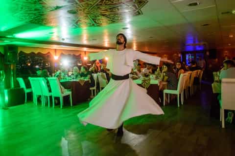 Istanbul: Bosphorus Dinner Cruise with Entertainment