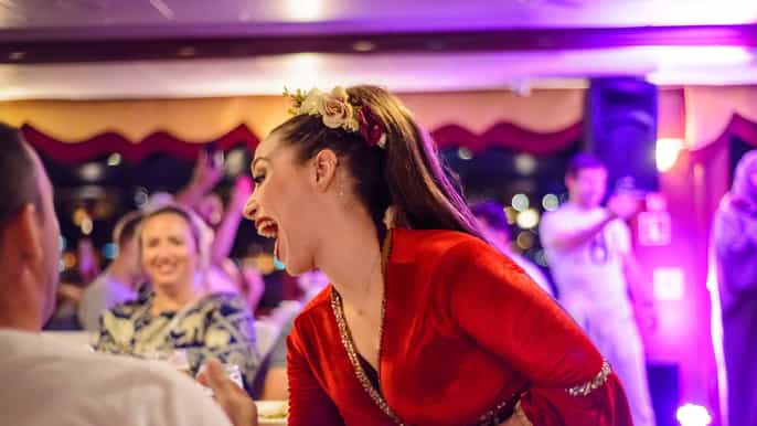 Istanbul: Bosphorus Dinner Cruise with Entertainment