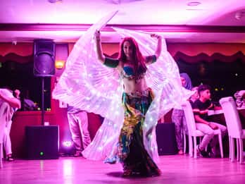 Istanbul: Bosporus Dinner-Kreuzfahrt mit Show Istanbul: Bosporus Dinner-Kreuzfahrt mit Show