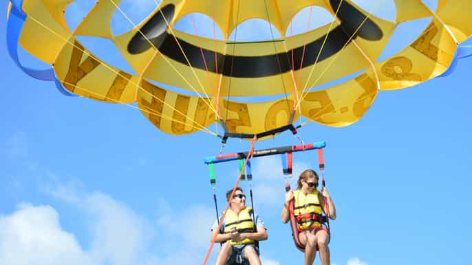 miami parasailing nella baia di biscayne