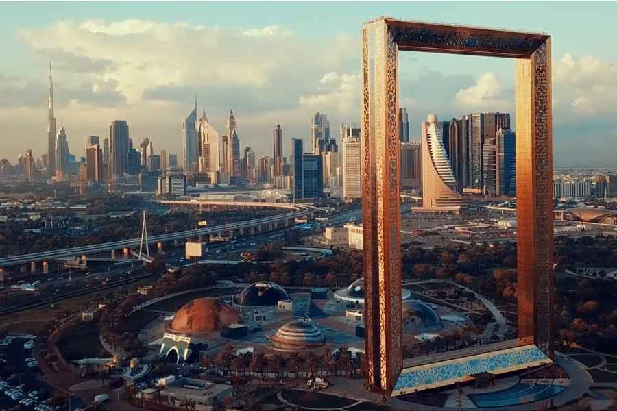 Dubai: Dubai Frame mit Transfers
