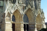 From Reims, Day Trip to Veuve Clicquot Family Grower & Lunch - Housity