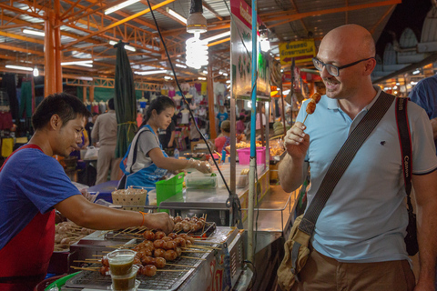 Bangkok: Marknader, tempel och mat Night Tour med Tuk TukKvällsrundtur med tuk-tuk i Bangkok – rundtur i grupp