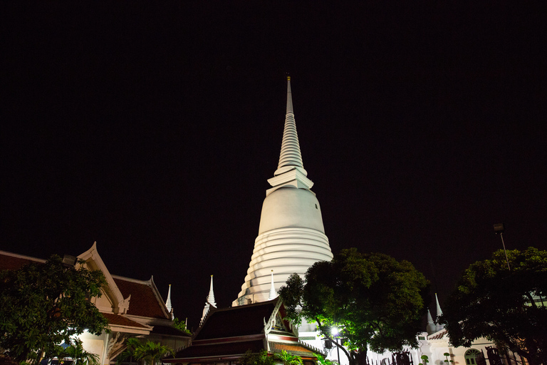 Bangkok: Tour notturno dei mercati, dei templi e del cibo in Tuk TukTour di gruppo