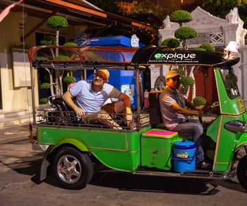 Bangkok: Markets, Temples and Food Night Tour by Tuk Tuk