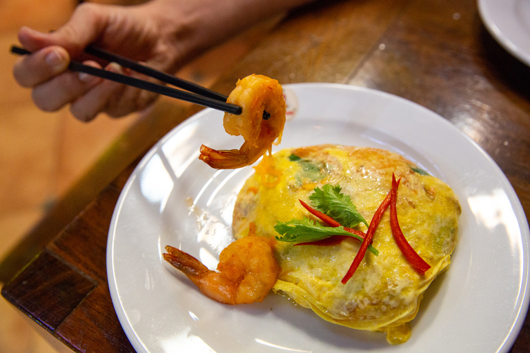 Bangkok: Tour notturno dei mercati, dei templi e del cibo in Tuk TukTour di gruppo