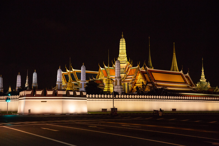 Bangkok: Tour notturno dei mercati, dei templi e del cibo in Tuk TukTour di gruppo