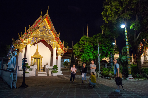 Bangkok: Tour notturno dei mercati, dei templi e del cibo in Tuk TukTour di gruppo