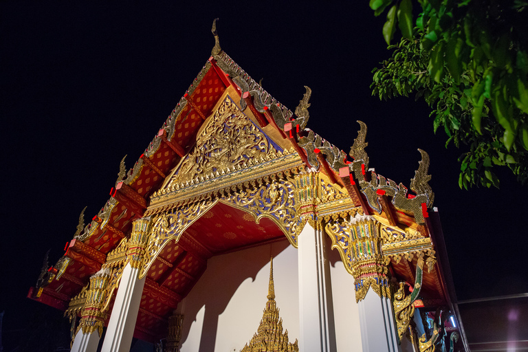 Bangkok: Tour notturno dei mercati, dei templi e del cibo in Tuk TukTour di gruppo