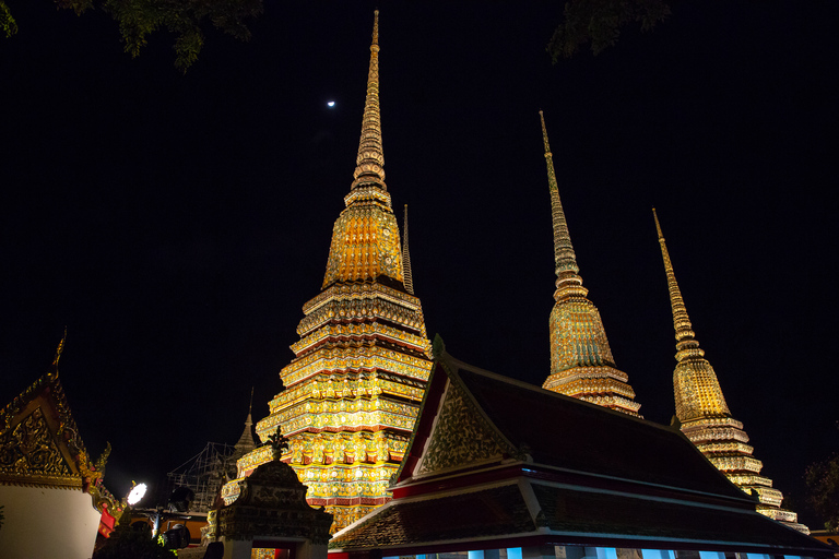 Bangkok: Tour notturno dei mercati, dei templi e del cibo in Tuk TukTour di gruppo