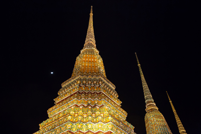 Bangkok: Tour notturno dei mercati, dei templi e del cibo in Tuk TukTour di gruppo