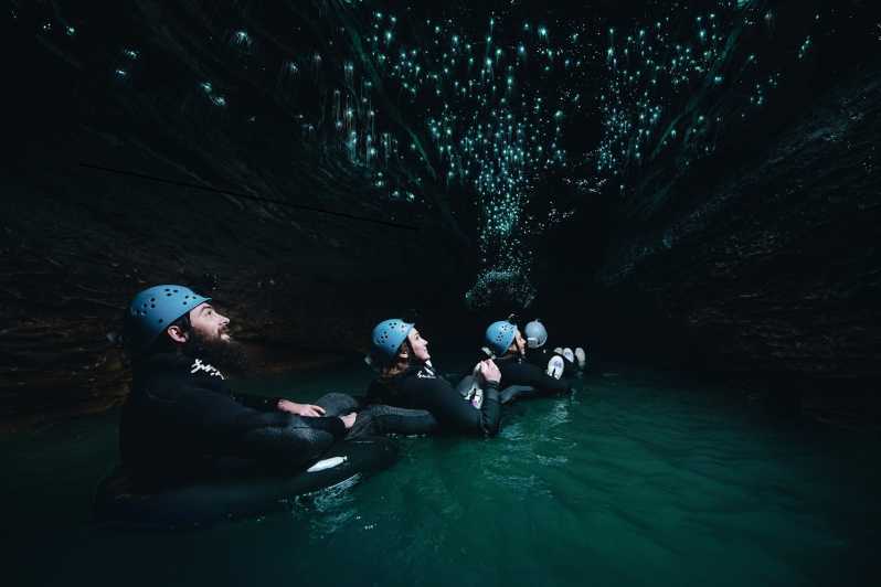 Waitomo-barlangok: Labirintus: Fekete vízi evezés élménye