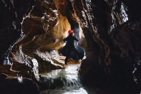 Waitomo Caves Black Abyss Ultimate Caving Experience - luolastokokemus