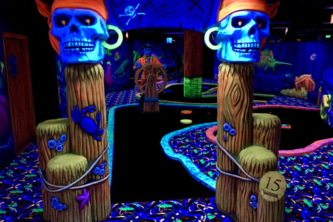 Glowgolf - Minigolf intérieur phosphorescent