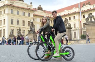 Prag Elektro-Roller und eBike Grand Tour