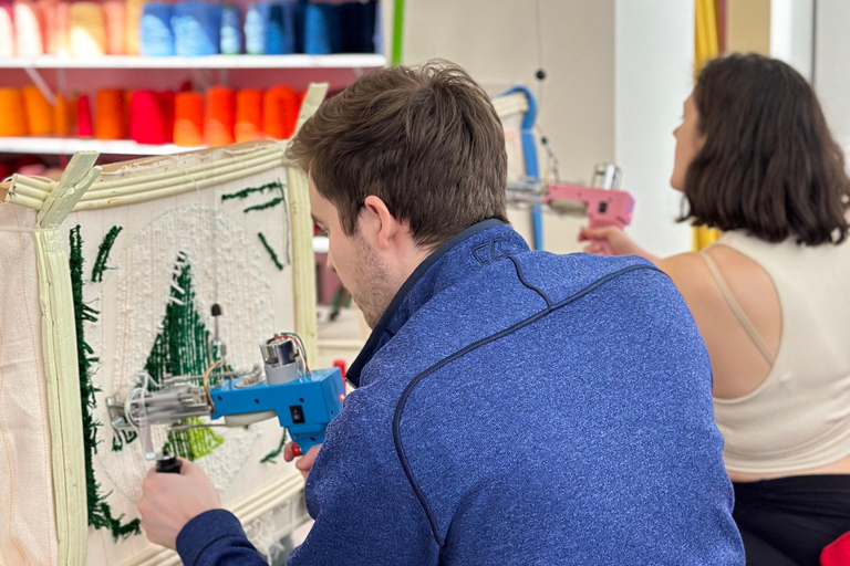 Toronto: Creative Tufting Workshop With Take-Home Rug Toronto:Creative Tufting Workshop With Take-Home Rug (M)