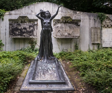 Leipzig Old Cemetery: 75-Minute Dark History Tour
