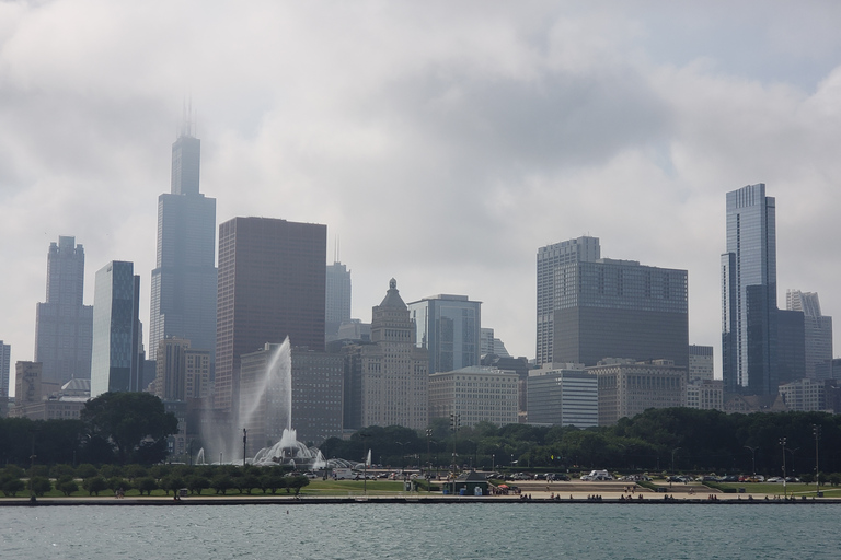 Chicago: Lake Michigan Skyline Cruise Lake Michigan Skyline Cruise in English