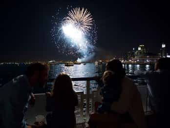 Chicago: Navy Pier Feuerwerk und Skyline Lake Cruise Chicago: Navy Pier Feuerwerk und Skyline Lake Cruise