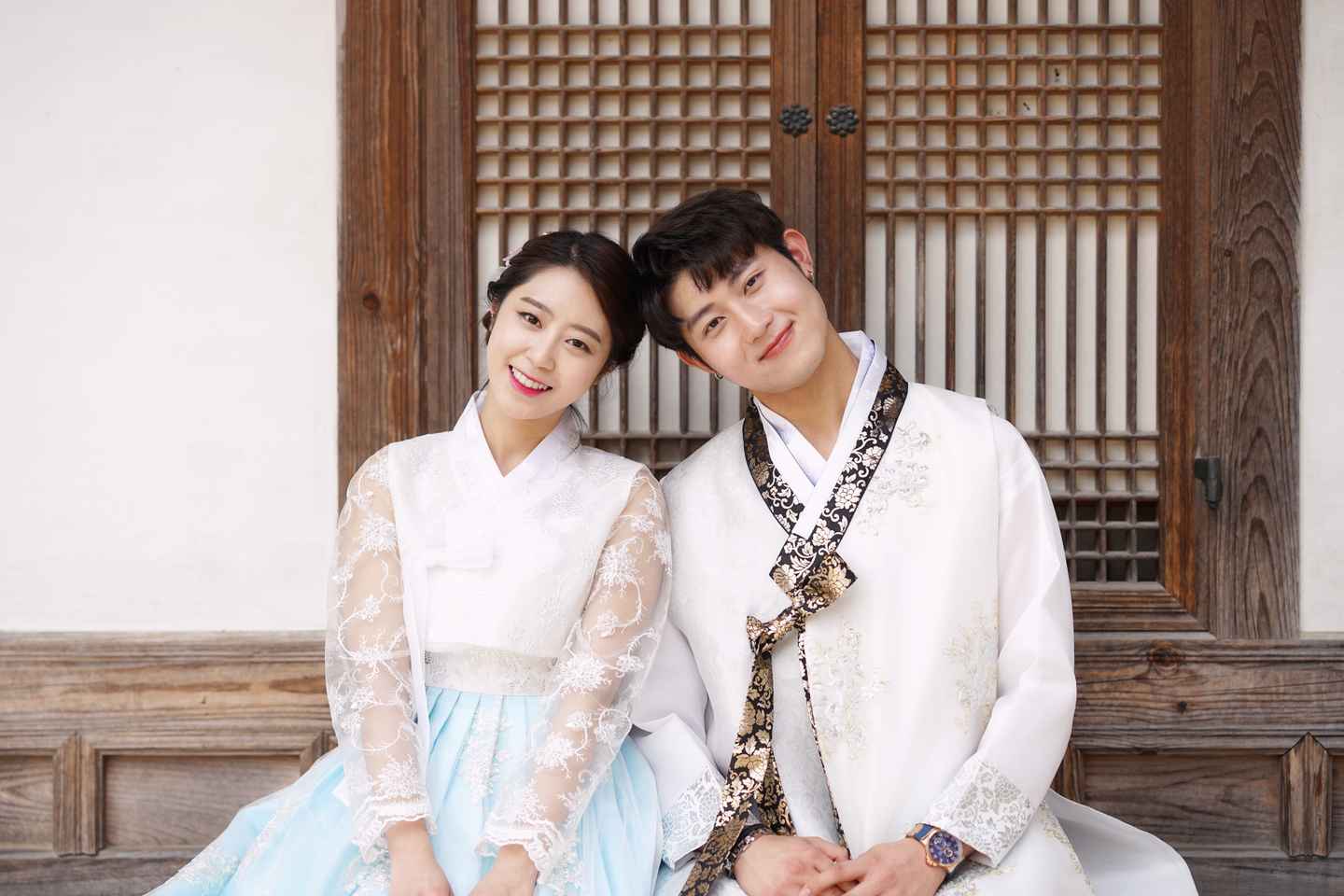 take photos in traditional korean attire