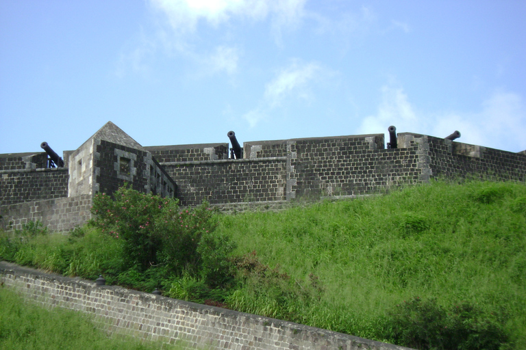 Panoramiczna wycieczka po zabytkach (Brimstone Hill i Batik)St. Kitts i Nevis: panoramiczna wizyta w twierdzy Brimstone Hill