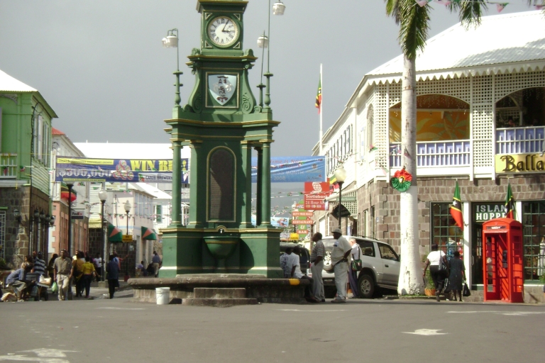 Panoramatour zum Wahrzeichen (Brimstone Hill & Batik)St. Kitts und Nevis: Panorama-Besuch der Brimstone Hill-Festung