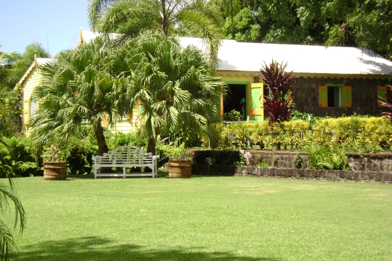 Panoramatour zum Wahrzeichen (Brimstone Hill & Batik)St. Kitts und Nevis: Panorama-Besuch der Brimstone Hill-Festung