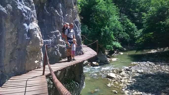 varghis canyon walking tour with cheese tasting
