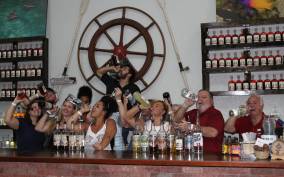 Cayman Islands: Rum and Beer Tour with Lunch