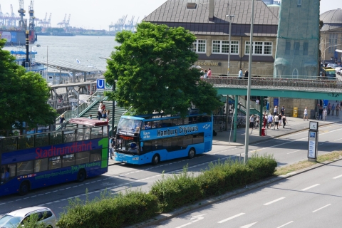 Hamburg: wycieczka autobusem Hop-On/Hop-Off i łodziąWycieczka po mieście i porcie z opcją Hop On/Hop Off — bilet jednorazowy