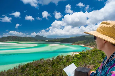 Airlie Beach: Whitehaven Beach Cruise with Hill Inlet Hike