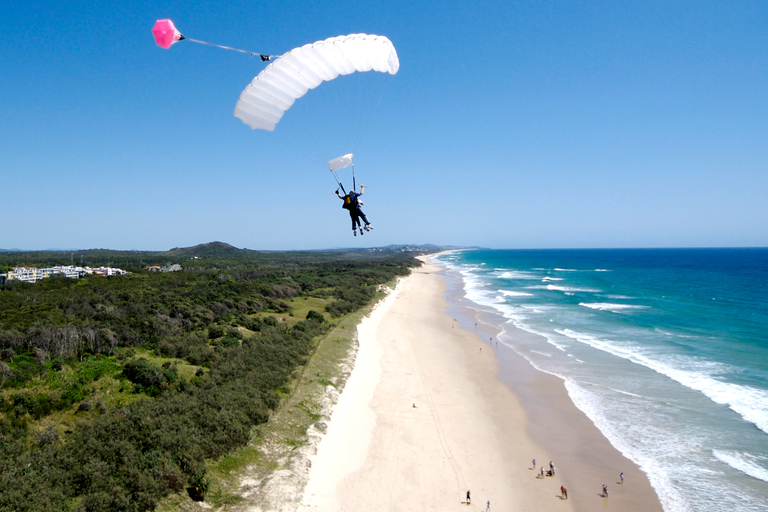 From Brisbane: Noosa Tandem Skydive Experience Weekend Noosa Tandem Skydive from 13,000 Feet