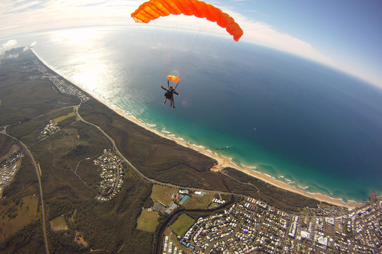 From Brisbane: Noosa Tandem Skydive Experience Weekend Noosa Tandem Skydive from 13,000 Feet