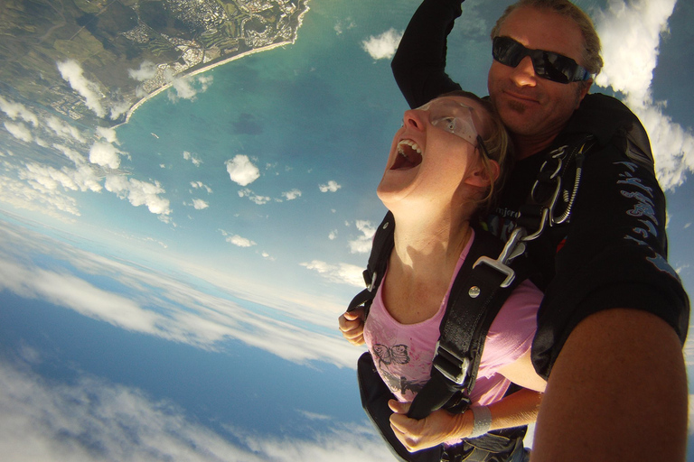 From Brisbane: Noosa Tandem Skydive Experience Weekend Noosa Tandem Skydive from 13,000 Feet