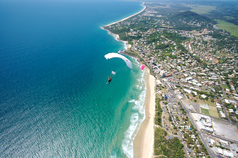 From Brisbane: Noosa Tandem Skydive Experience Weekend Noosa Tandem Skydive from 13,000 Feet