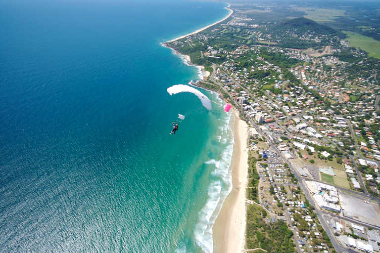 From Brisbane: Noosa Tandem Skydive Experience Weekend Noosa Tandem Skydive from 13,000 Feet