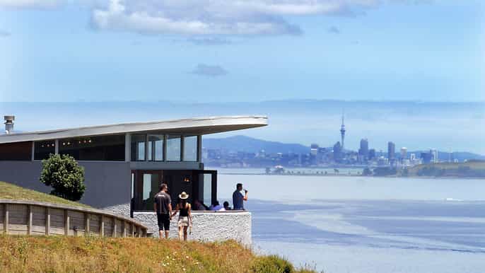 auckland city highlights waiheke island wine tour