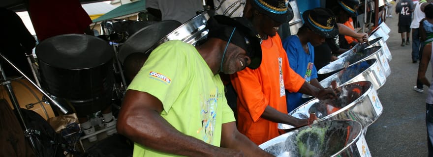 Port of Spain by Night : Visite des chantiers de steelpan