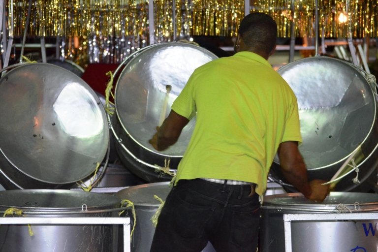 Port of Spain bij nacht: Steelpan Yards Tour