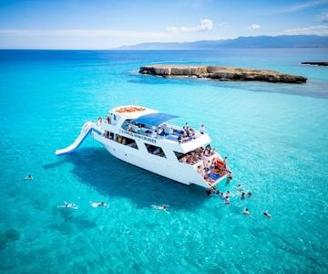 Paphos/Akamas: Blå lagunen buss- och båttur med vattenrutschbana