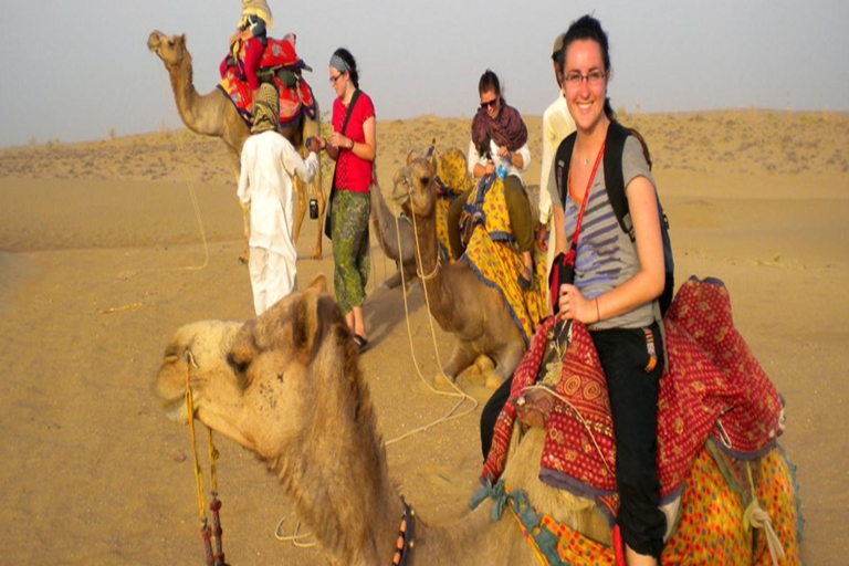 Osian Tour: Jazda na wielbłądach i uroczysta kolacja